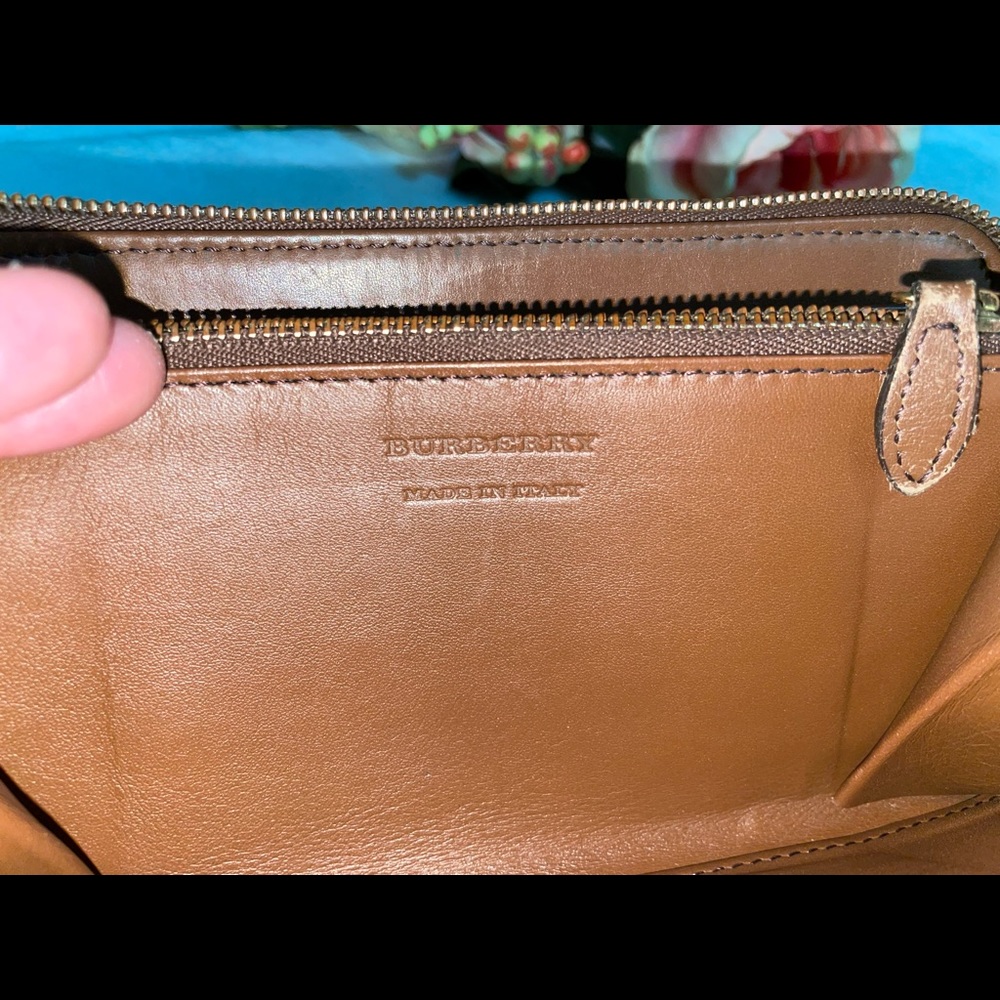 ✨BURBERRY zip wallet✨ - Picture 14 of 14